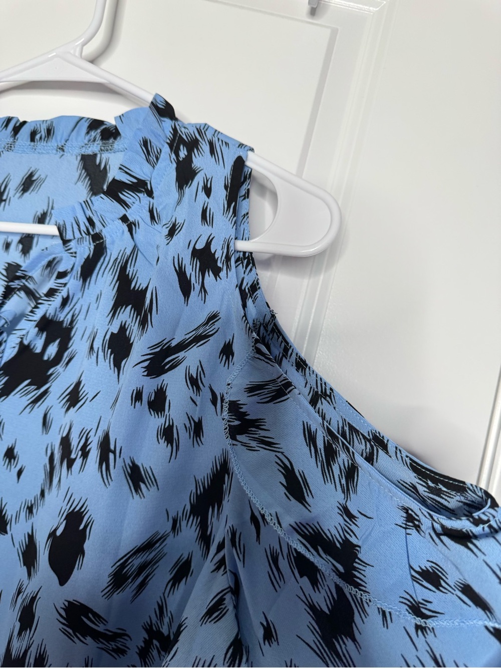 Blue & Black Printed Sleeveless Tie-Neck Top cold shoulder vibrant size large - Picture 2 of 4